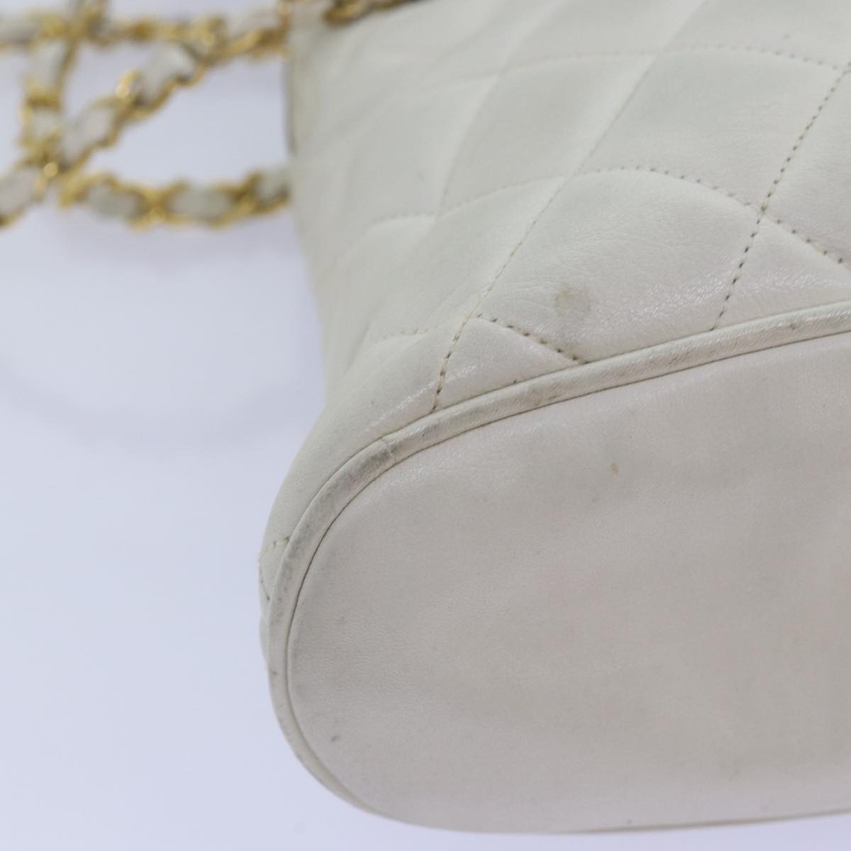 CHANEL Matelasse Chain Shoulder Bag Leather White CC